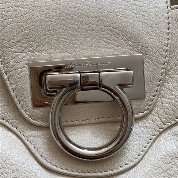 Vintage Ferragamo shoulder bag - Picture 2 of 7